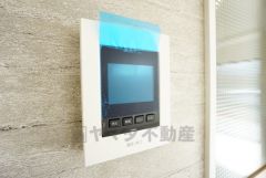 防犯性、セキュリティ対策に安心できるテレビモニター付きインターフォンです。セールスマン対策にもなり安心できます。