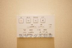 温水、暖房、ウォシュレット付の高機能トイレです。