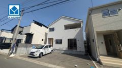 天神行バス停まで徒歩5分、都心へのアクセス良好。スーパーやコンビニなども近く周辺環境充実。快適でゆとりのある生活空間で新生活を始めましょう^^