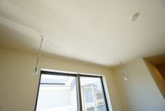 雨の日や花粉の季節でも気にせず洗濯物が干せる室内物干し完備＾＾