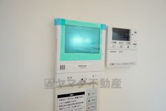 防犯性、セキュリティ対策に安心できるテレビモニター付きインターフォンです。セールスマン対策にもなり安心できます。
