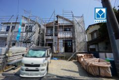 現地（2026年8月19日）撮影。広々LDK18帖＾＾リビングスルー階段で家族とのコミュニケーションがとりやすいです＾＾