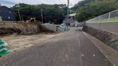 現地（2025年9月25日）撮影。住人以外の車の進入も少なく、小さなお子様を持つご家庭にも安心です。