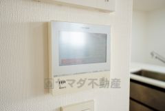 キッチン横からボタンひとつで操作が楽々。