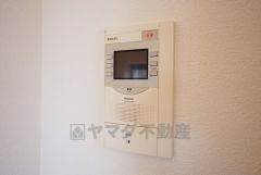 防犯性、セキュリティ対策に安心できるテレビモニター付きインターフォンです。セールスマン対策にもなり安心できます。