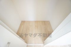 物が散らかりやすいリビングに収納スペースを確保。書類や雑貨をひとまとめにできまるため、お部屋をすっきりさせることが出来ます。