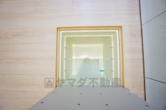 キッチンにある床下収納は、居住スペースを減らさずに買い置きの調味料や非常食などを保管することができます。