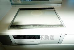 汚れてもサッとふける、お手入れのしやすいIHクッキングヒーター。オール電化なので経済的です。