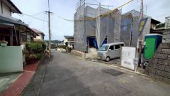 現地（2025年11月4日）撮影。大型車の通行が少なく、騒音や振動が少ないので静かで快適な生活を送れます。