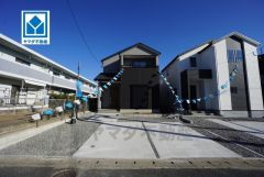 周辺は落ち着いた住宅街＾＾10年間の瑕疵保証が付いた安心の新築戸建。最新の設備で気持ちの良い新生活を送りませんか。毎日のお料理やバスタイムが楽しみになりますね。