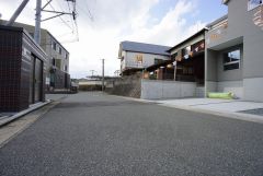 住人以外の車の進入も少なく、小さなお子様を持つご家庭にも安心です。大型車の通行が少なく、騒音や振動が少ないので静かで快適な生活を送れます。