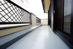 南側に面したバルコニーは日当たり良好です。お洗濯物も気持ちよく干せそうです。日光浴をしたり、星を眺めたりも良いですね^^