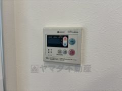 キッチン横からボタンひとつで操作が楽々。