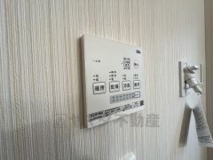 雨の日の洗濯も安心できる浴室暖房乾燥機付き浴室。