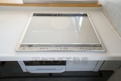 汚れてもサッとふける、お手入れのしやすいIHクッキングヒーター。オール電化なので経済的。