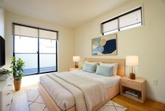 家具はイメージです。寛ぎの時間を紡ぎだす主寝室は、大型ベッドを置いても余裕の広さを確保しています。