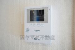 防犯性、セキュリティ対策に安心できるテレビモニター付きインターフォンです。セールスマン対策にもなり安心できます。