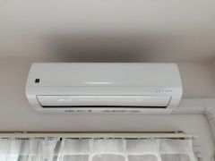 洋室にエアコン設置済み。