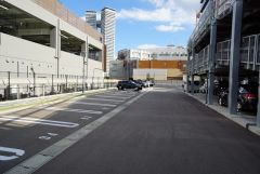 1住戸1台駐車場利用可能。月額8，000円～26，000円。詳しくはお問い合わせ下さい＾＾