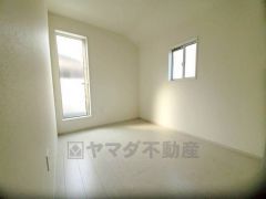 2面採光を確保した明るい室内は、風通しも良く、大変居心地の良い空間となっております。