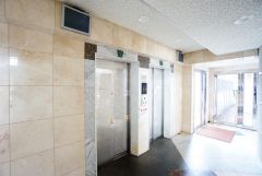 エレベーターは2台完備しています。忙しい時にもスムーズに外出できます。