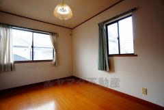 2面採光を確保した明るい室内は、風通しも良く、大変居心地の良い空間となっております。爽やかな風を感じて起きる朝は、快適生活の始まりに。