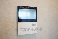 オートロックとモニター付きインターホン装備で女性やお子様も安心。充実のセキュリティで暮らしをサポートします。