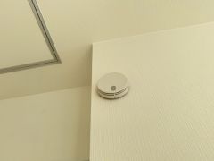 火災発生をいち早く知らせてくれる火災報知器は標準装備です。