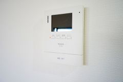 防犯性、セキュリティ対策に安心できるテレビモニター付きインターフォンです。セールスマン対策にもなり安心できます。