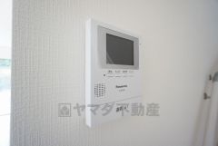 防犯性、セキュリティ対策に安心できるテレビモニター付きインターフォンです。セールスマン対策にもなり安心できます。