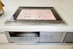 汚れてもサッとふける、お手入れのしやすいIHクッキングヒーター。オール電化なので経済的です。