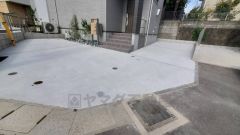 駐車スペースはゆとりある2台分を確保。マイカー用に、お客さま用に、余裕を持ってご利用いただけます。