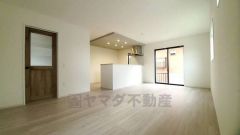 断熱性能の窓ガラスを採用。省エネ、光熱費カットにも貢献します。夏は涼しく、冬は暖かく快適に過ごせますよ＾＾