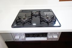 複数の調理を一度に行うことができる3口コンロ。効率よくお料理が出来ます。毎日のお料理も楽しくなりますね＾＾