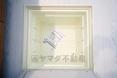 キッチンにある床下収納は、居住スペースを減らさずに買い置きの調味料や非常食などを保管することができます。