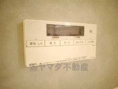 湯量・湯温の設定、そして保温までワンタッチのフルオートバス。便利な追い炊き機能付きです。