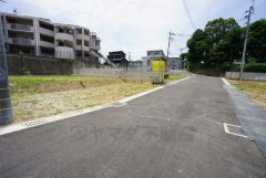 現地（2025年7月7日）撮影。住人以外の車の進入も少なく、小さなお子様を持つご家庭にも安心です。