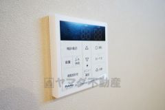 おいだき機能つきなのでお風呂に入る時間が異なるご家庭には嬉しいですね。ボタン一つで快適で便利な生活が＾＾