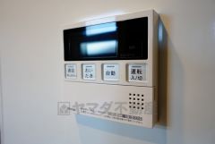 同仕様写真。キッチン横からボタンひとつで操作が楽々。