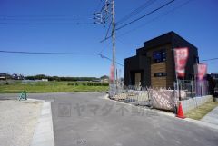 現地（2026年4月8日）撮影。住人以外の車の進入も少なく、小さなお子様を持つご家庭にも安心です。