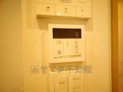 キッチン横からボタンひとつで操作が楽々。