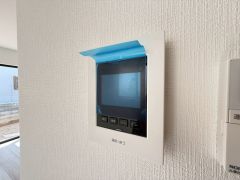 防犯性、セキュリティ対策に安心できるテレビモニター付きインターフォンです。セールスマン対策にもなり安心できます。
