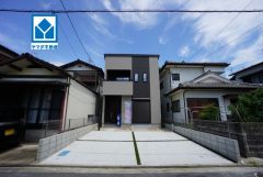 シンプルでいつまでも飽きのこないデザインが周囲の環境に調和し、どんなご家族にもフィットするデザインです。