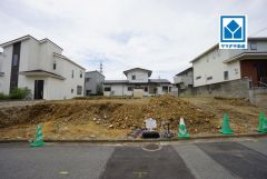 現地（2026年7月3日）撮影。三苫駅徒歩5分で忙しい朝もゆとりの時間が持てます。各居室収納、SIC、WIC付き＾＾駐車並列2台＾＾