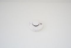 火災発生をいち早く知らせてくれる火災報知器は標準装備です。