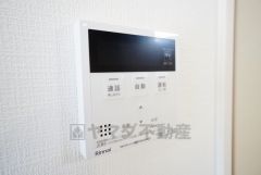 キッチン横からボタンひとつで操作が楽々。