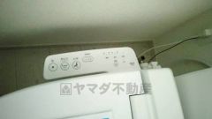 温水、暖房、ウォシュレット付の高機能トイレです。