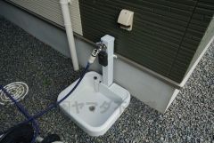 お車の洗車や外壁のお掃除をする際に便利な外水栓。
