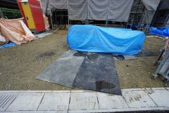 現地（2025年6月9日）撮影。駐車スペースはゆとりある3台分を確保。マイカー用に、お客さま用に、余裕を持ってご利用いただけます。