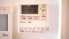 キッチン横からボタンひとつで操作が楽々。